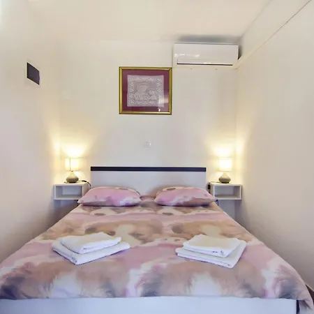 Compact With Sea Views And Bbq Apartmán