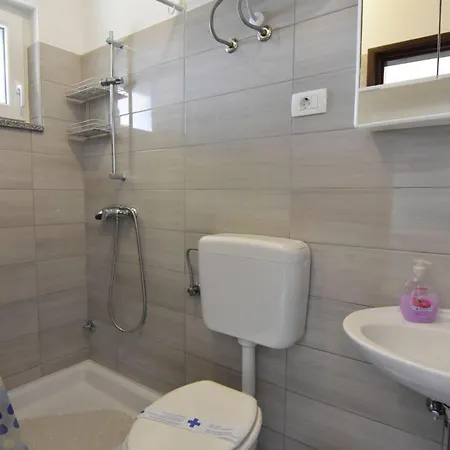 Compact With Sea Views And Bbq Zambratija (Istria)