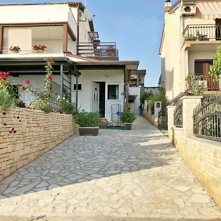 Compact With Sea Views And Bbq Apartmán Zambratija (Istria)